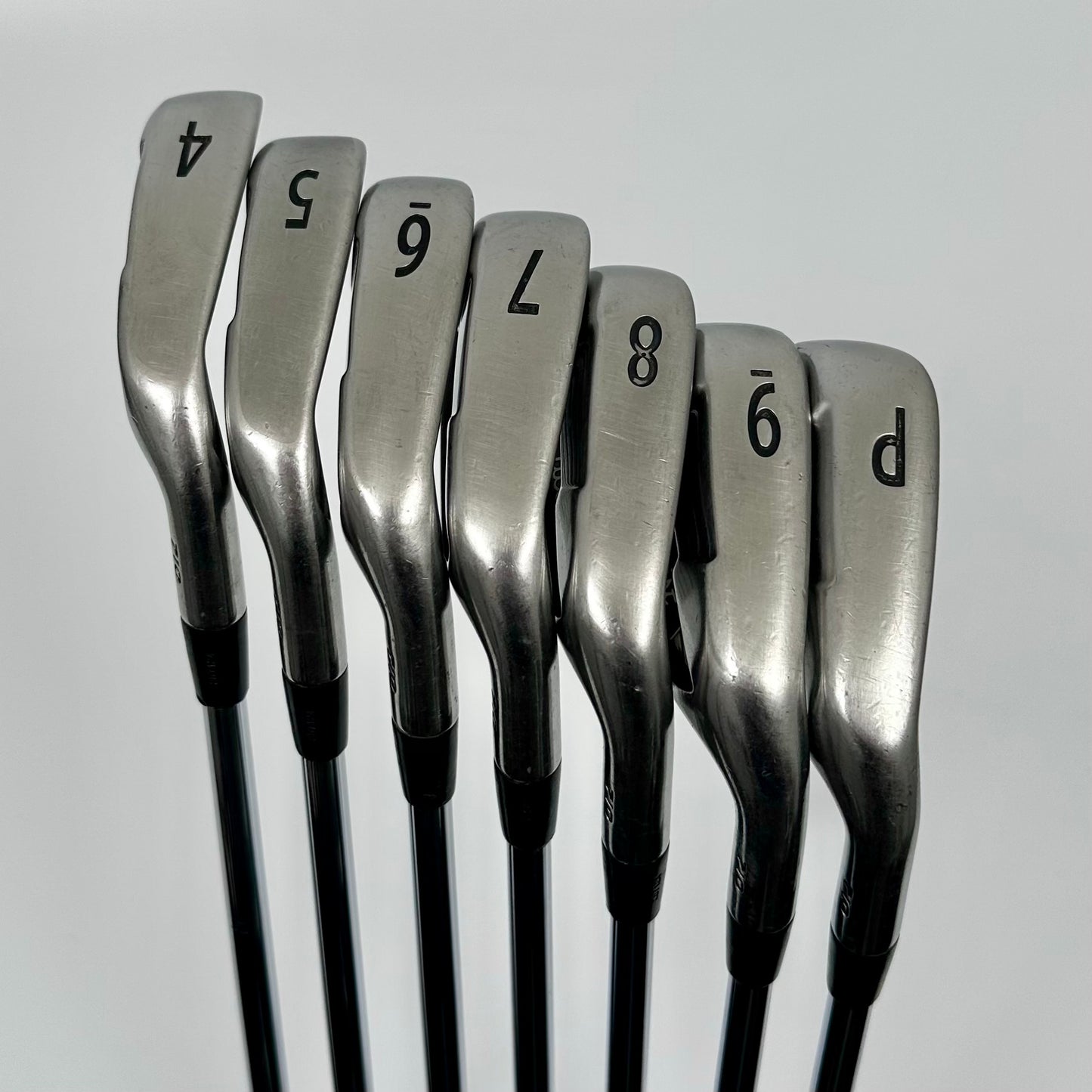 Titleist AP1 710 4-P / Stiff / True Temper Dynamic Gold S300