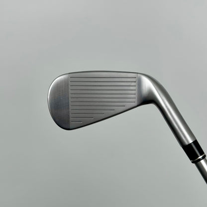 TaylorMade SIM UDI Utility 2 18° / Stiff / Diamana HY 90 Thumb S