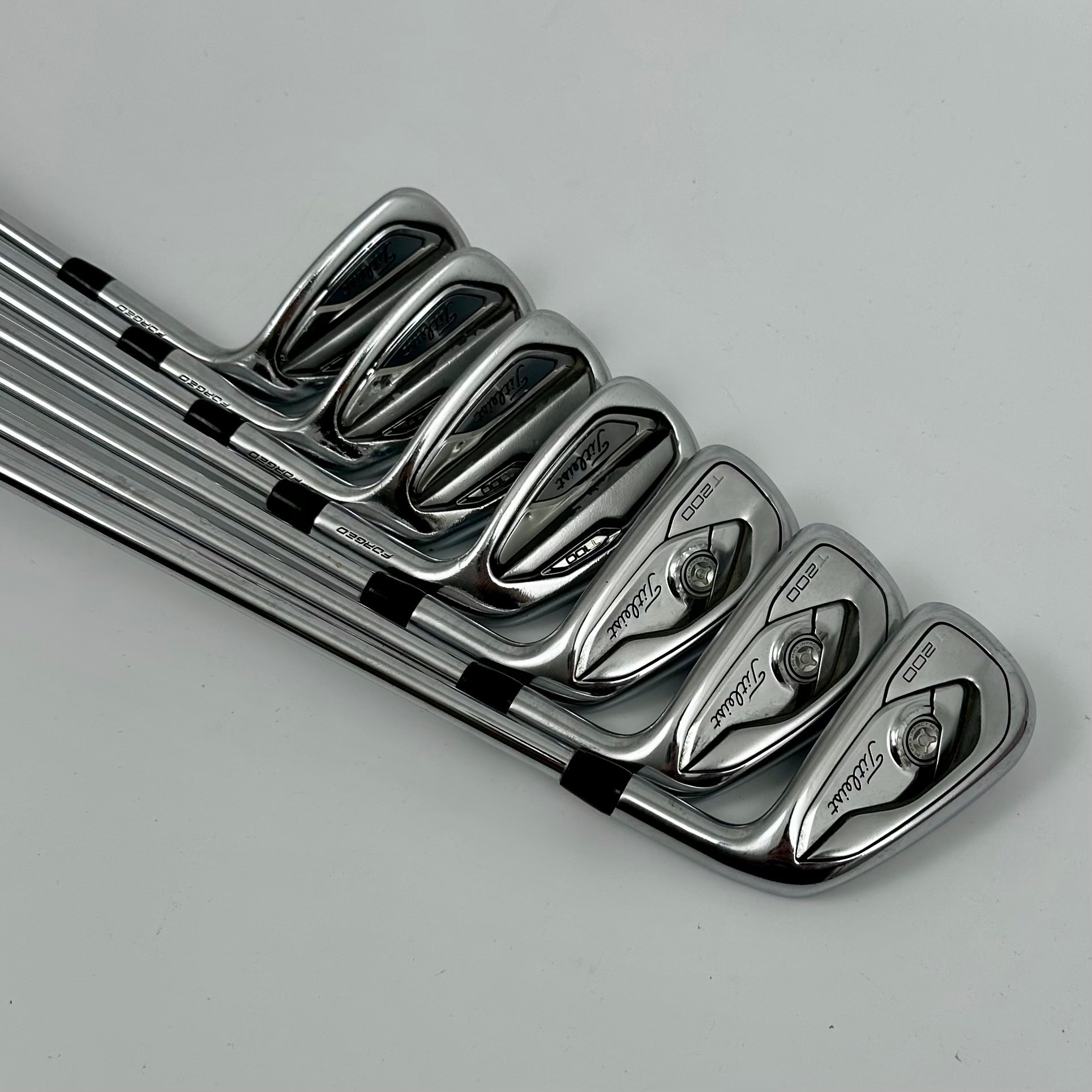 Set De Fers Titleist T100 2023 – 5-PW – Manches AMT Rouge S300 – Comme Neuf – Droitier